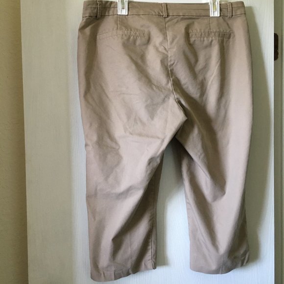 Docker's women's capri pants. Size 16. - Picture 2 of 7